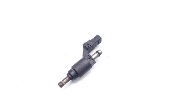 Opel Zafira B Fuel injector 24404012 3860501