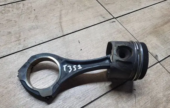Mercedes-Benz E W211 Piston with connecting rod 8340E
