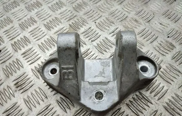 Nissan X-Trail T32 Engine mounting bracket