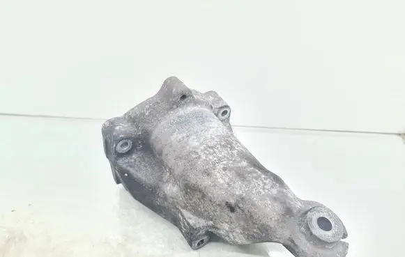 Mercedes-Benz C W204 Engine mounting bracket A6512233504