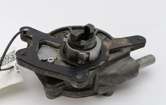 Mercedes-Benz C W203 Vacuum pump LA1231081