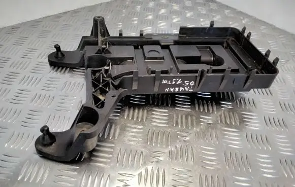 Volkswagen Touran I Battery tray 1K0915333B