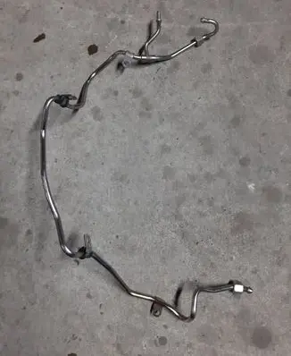 BMW M5 F90 Fuel injector supply line/pipe 13537852404 16404510