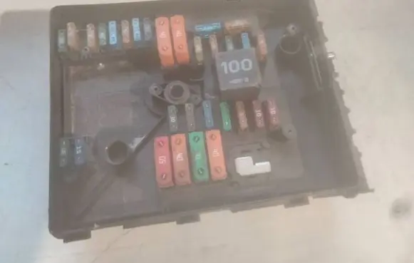 Volkswagen Caddy Fuse module 1K0937125