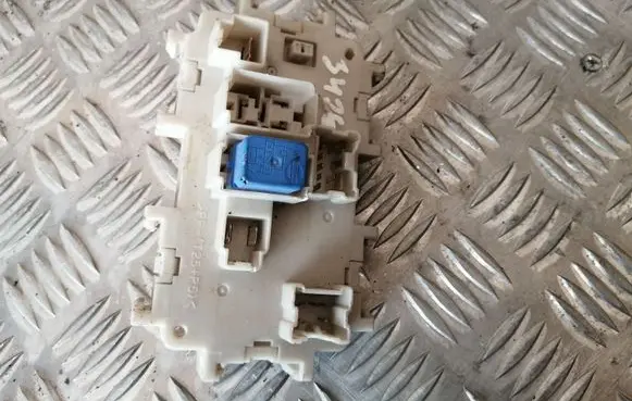 Nissan Pathfinder R51 Fuse module EA00A 0443EA00A