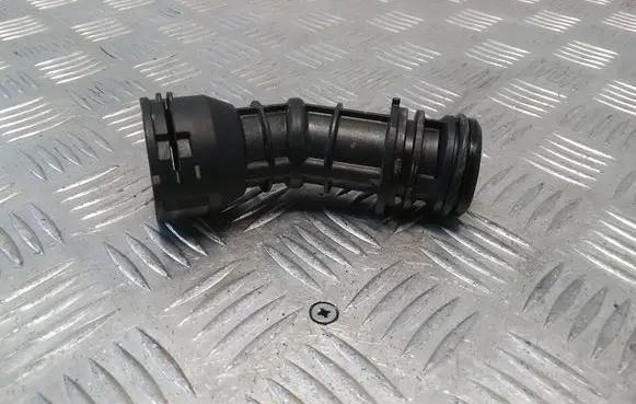 Volkswagen PASSAT B8 Engine coolant pipe/hose