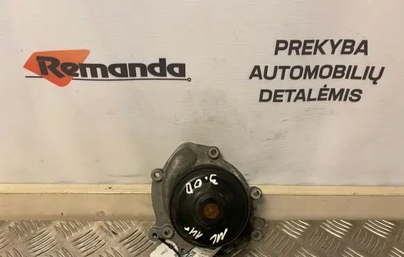 Mercedes-Benz ML W166 Water pump A6422002001