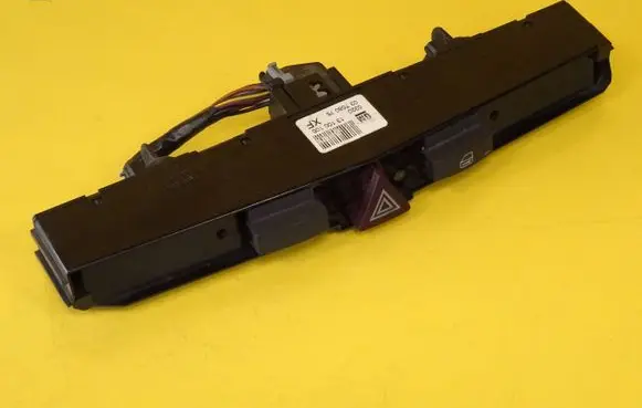 Opel Zafira B Hazard light switch 13100105