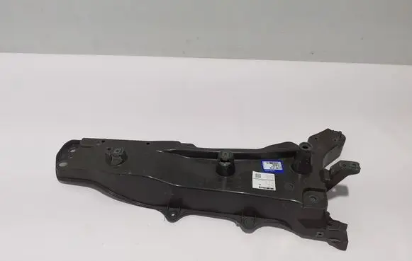 Volvo XC90 Fender mounting bracket 31391778