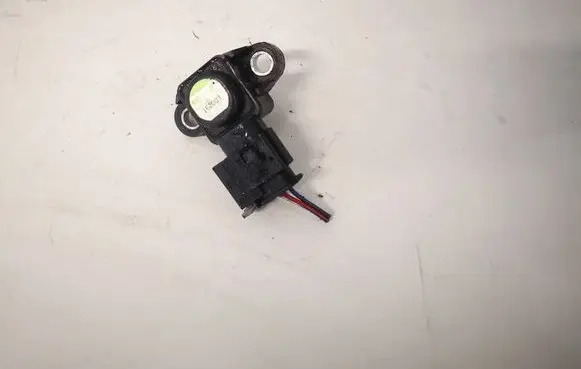 Mercedes-Benz A W176 Air pressure sensor A0051535028
