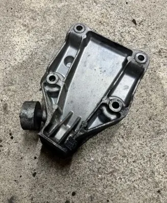 BMW 7 F01 F02 F03 F04 Engine mounting bracket 6777623 601924 ES1140