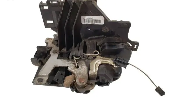 Volkswagen Caddy Front door lock 3B1837015