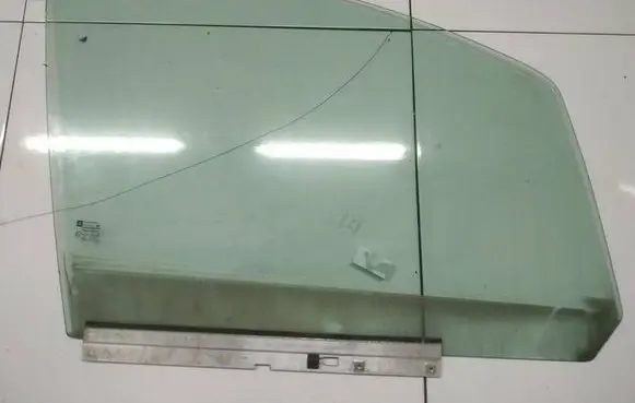 Opel Zafira B Front door window glass four-door as2