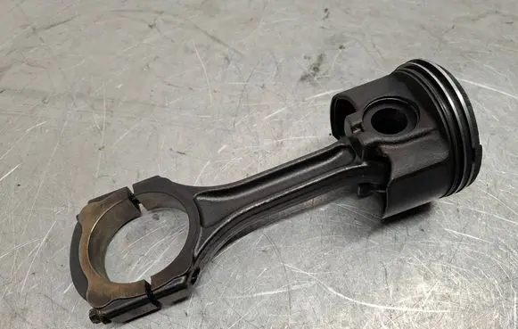 Mercedes-Benz E W213 Piston with connecting rod 082318