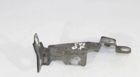 BMW 1 E82 E88 Fender mounting bracket