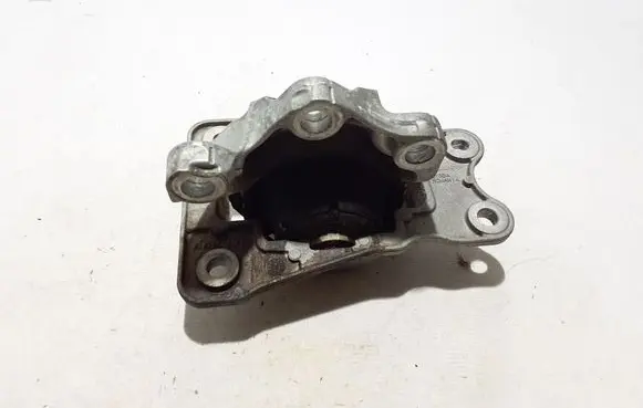 Engine mount bracket