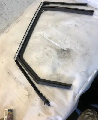 Opel Grandland X Rubber seal rear door window/glass 981485658a
