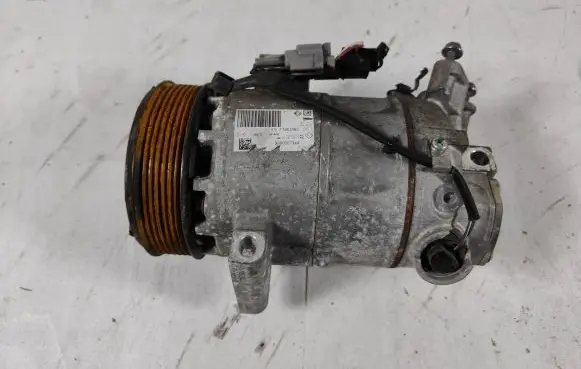 Renault Captur Air conditioning (A/C) compressor (pump) 926000734R T72634BC 7114984730