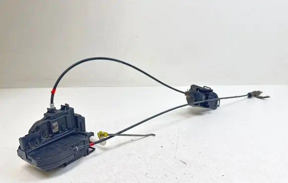 Nissan Note (E11) Front door lock 1006C