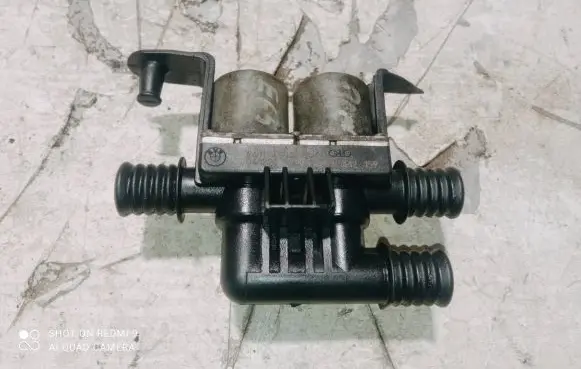 BMW 7 E65 E66 Coolant heater control valve 6906652 1147412159 041220
