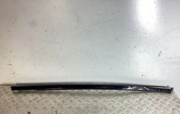 Porsche Macan (95B) Rear door window/glass frame 95B839477