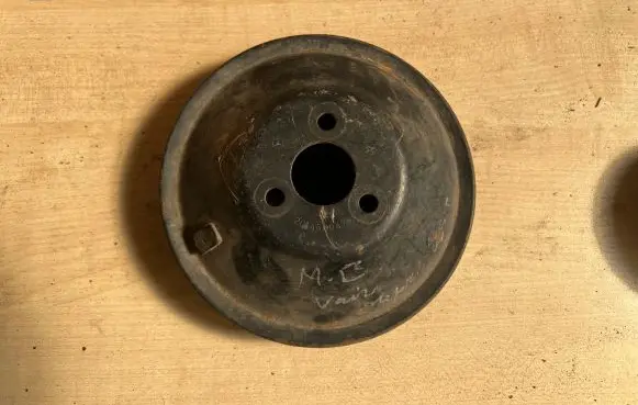 Mercedes-Benz E W124 Water pump pulley 2014600479