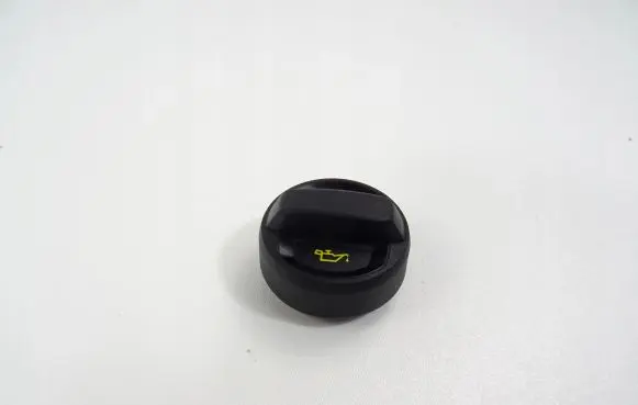 Volkswagen Polo VI Oil filler cap 