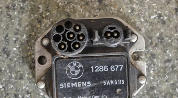 BMW 3 E30 Ignition amplifier control unit 1286677