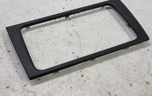 Radio/GPS head unit trim