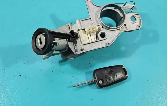 Opel Zafira B Ignition lock IMPRK1580189