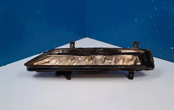 Skoda Superb B8 (3V) Front fog light 3V0941699B 90150338