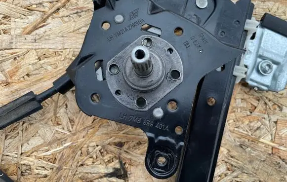 Seat Alhambra (Mk1) Rear window lifting mechanism without motor 7M3839401A