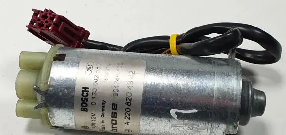 Mercedes-Benz S W220 Seat adjustment motor A2208204942
