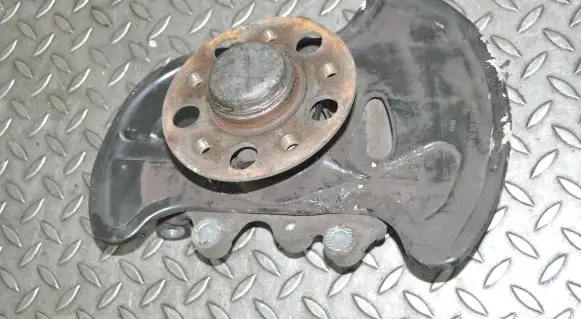 Mercedes-Benz E C207 W207 Front wheel hub