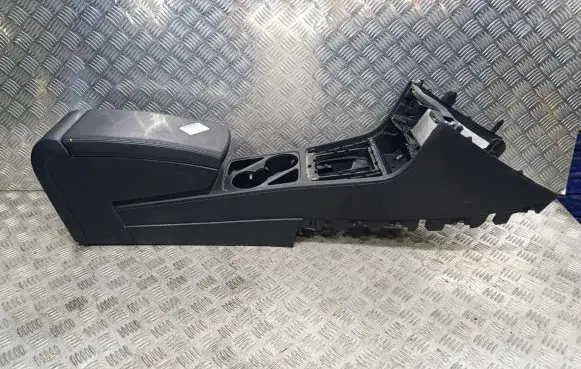 Volkswagen PASSAT CC Center console