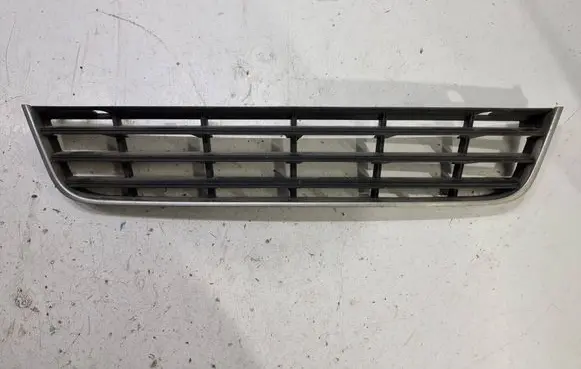 Volkswagen PASSAT B6 Front bumper lower grill 3C0853677