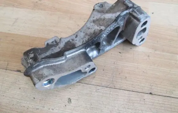 Citroen C4 I Picasso Engine mount vacuum valve 