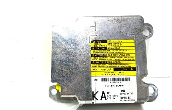 Toyota Avensis T270 Airbag control unit/module 8917005250