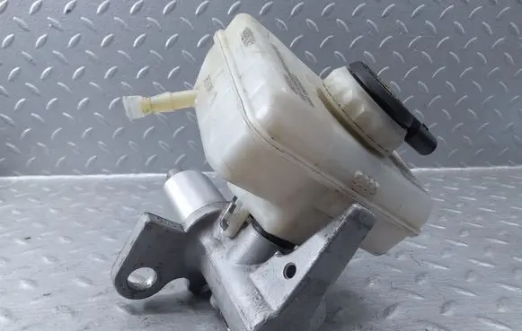 Audi A8 S8 D4 4H Master brake cylinder 8K0611301A 8K0611021B 4H0611021