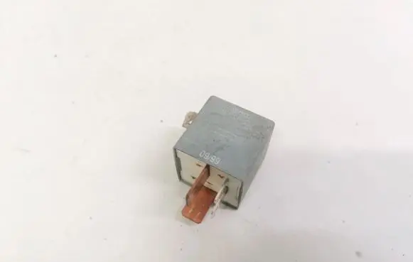 Volkswagen PASSAT B5 Other relay 357911253