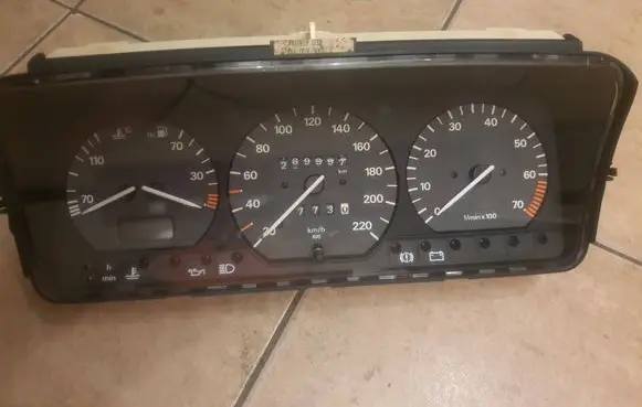 Volkswagen PASSAT B4 Speedometer (instrument cluster) 6160593001 3A0919033