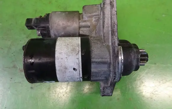 Volkswagen Fox Starter motor 021911023G