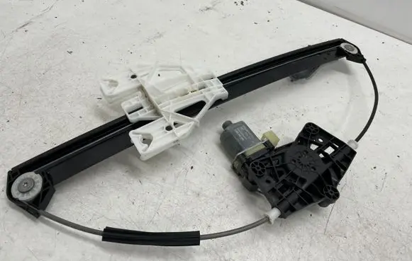 Audi Q2 - Rear door window regulator with motor 81A839461