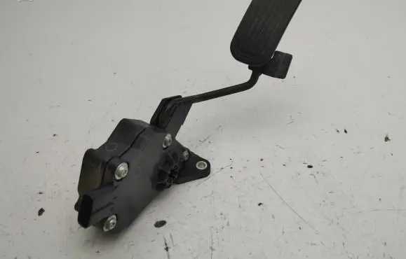 Lexus IS 220D-250-350 Accelerator throttle pedal 7811053030