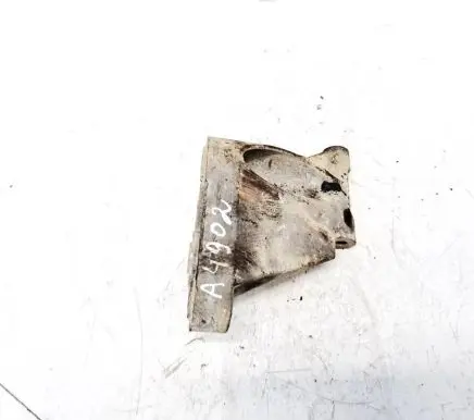Nissan Almera Tino Engine mounting bracket