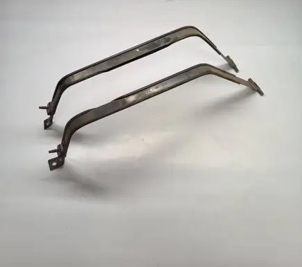 Fuel tank mounting bracket
