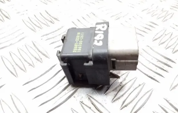 Toyota Yaris Glow plug pre-heat relay 2861067010