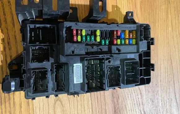 Ford Mustang VI Fuse module GR3T15604 A2C7522550000