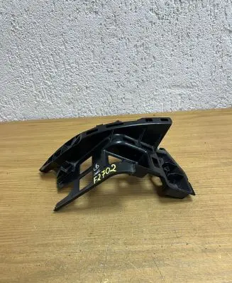 Volkswagen Touran III Rear bumper mounting bracket 5TA807453 F2702