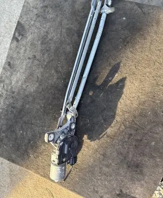Front wiper linkage and motor